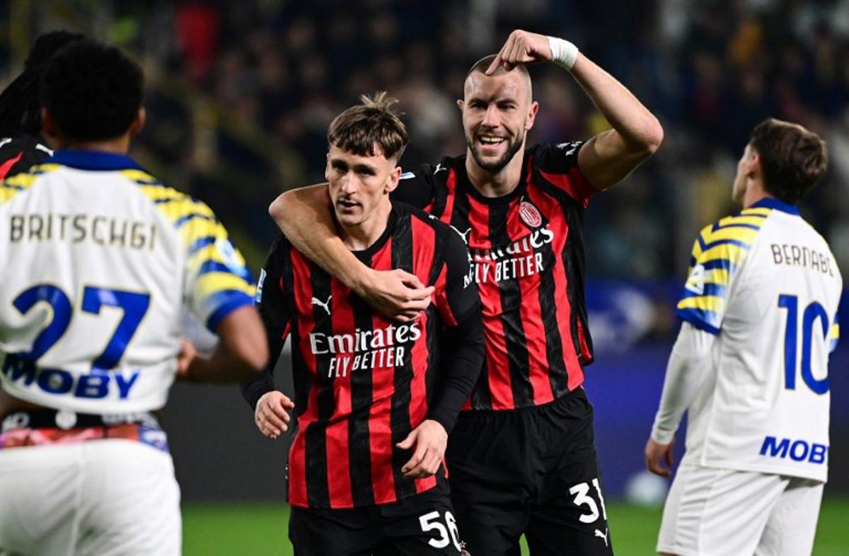 AC Milan's Belgian midfielder #56 Alexis Saelemaekers (C) celebrates after scoring his team first goal with AC Milan's Serbian defender #31 Strahinja Pavlovic (2nd R) during the Italian Serie A football match between Parma and AC Milan at the San Siro Stadium in Parma, northern Italy, on November 8, 2025. Piero CRUCIATTI / AFP