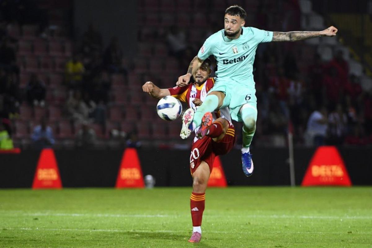 AVS' Paraguayan forward #20 Diego Duarte and Sporting Lisbon's Belgian defender #06 Zeno Debast fight for the ball during the Portuguese League football match between AVS Futebol SAD and Sporting CP at CD Aves stadium in Vila das Aves on April 26, 2026. MIGUEL LEMOS / AFP