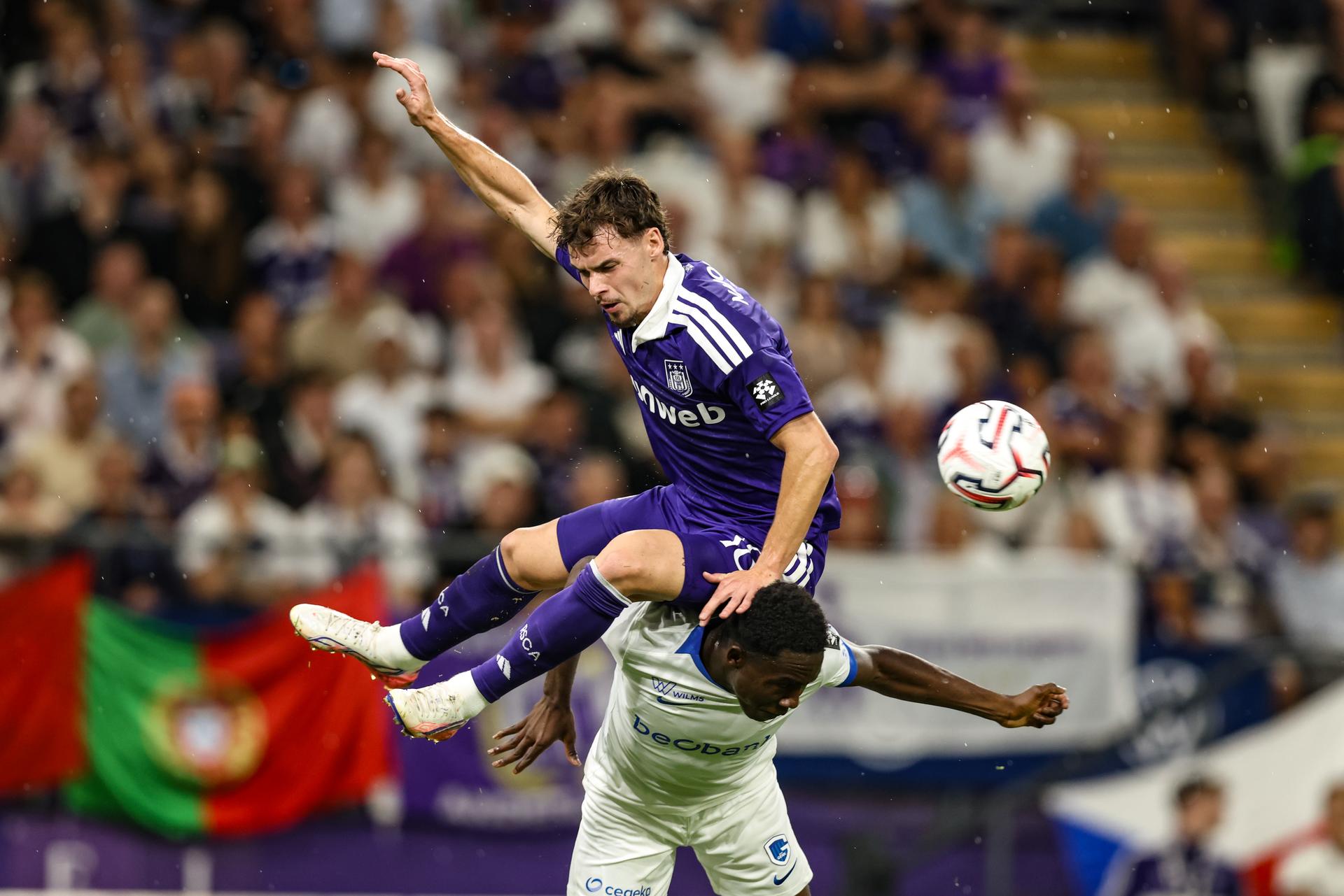 Anderlecht's Lukas Ambros and Genk's Yaimar Medina fight for the ball during a soccer match between RSC Anderlecht and Krc Genk, Sunday 6 September 2026 in Brussels, on day 5 of the 2026-2027 'Jupiler Pro League' first division of the Belgian championship. The match was postponed so Anderlecht could prepare for European play-offs. BELGA PHOTO BRUNO FAHY