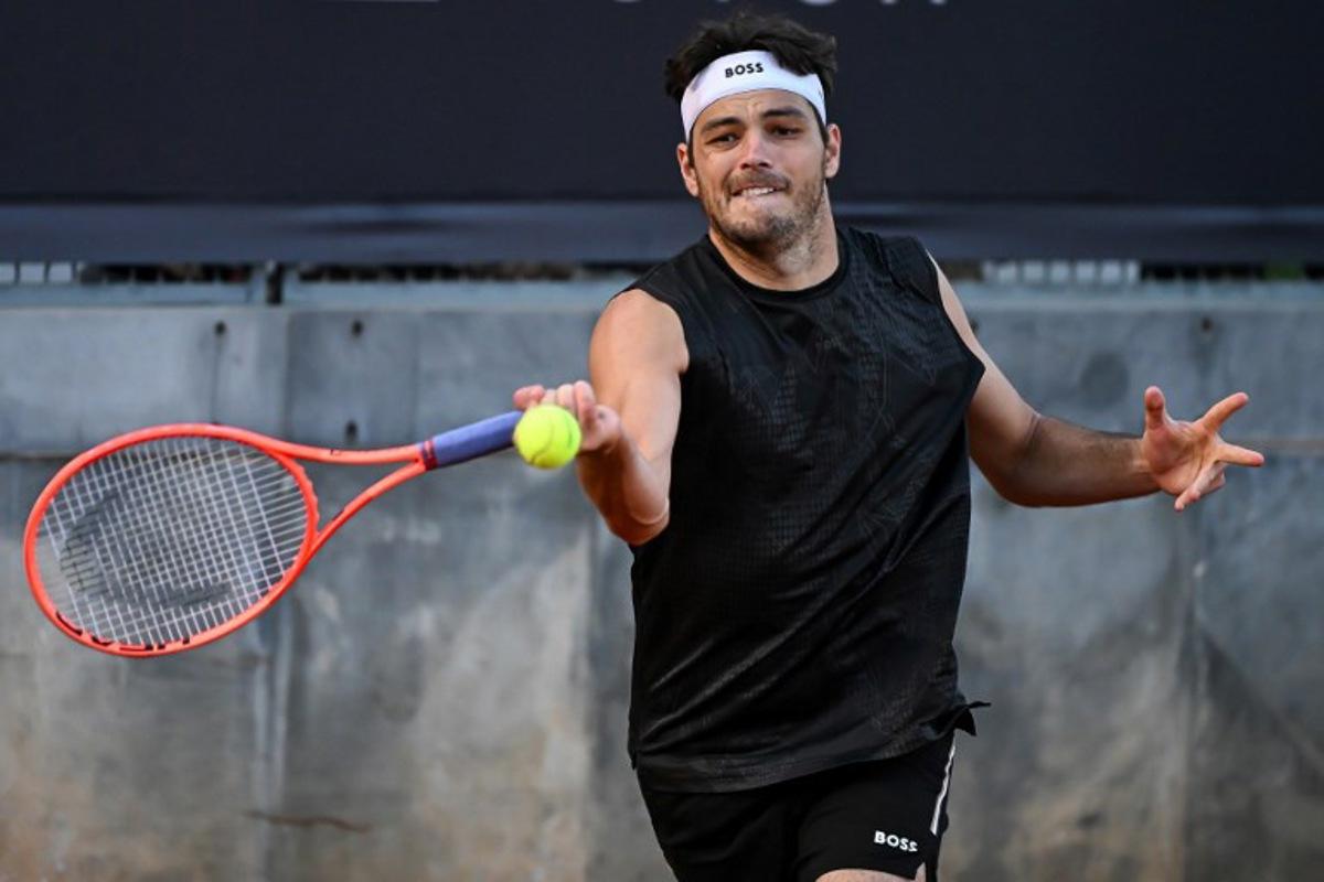 US Taylor Fritz plays a forehand return to Italy's Jannik Sinner during a training session ahead of the ATP Rome Open tennis tournament at Foro Italico in Rome, on May 7, 2025. PIERO CRUCIATTI / AFP