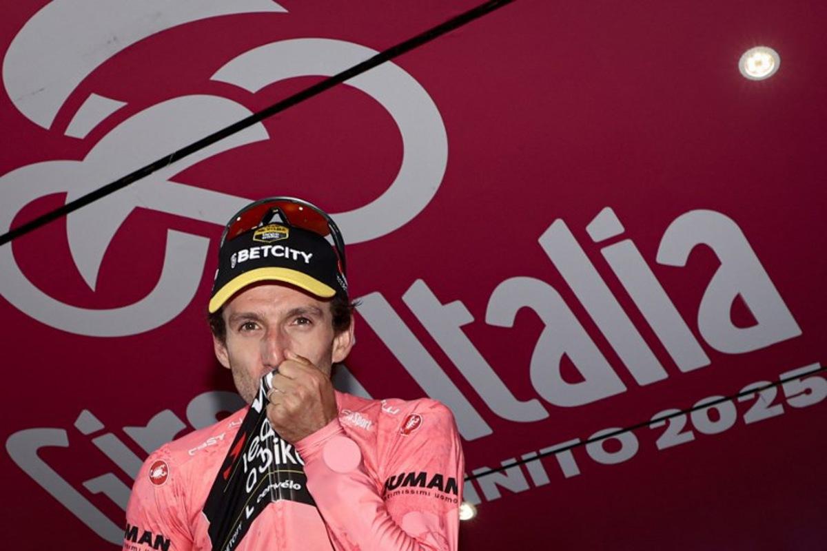Team Visma-Lease a Bike's British rider Simon Yates celebrates on the podium after winning the pink jersey of overall leader (Maglia Rosa) in the 20th stage of the 108th Giro d'Italia cycling race 205kms from Verres to Sestriere on May 31, 2025. Luca Bettini / AFP