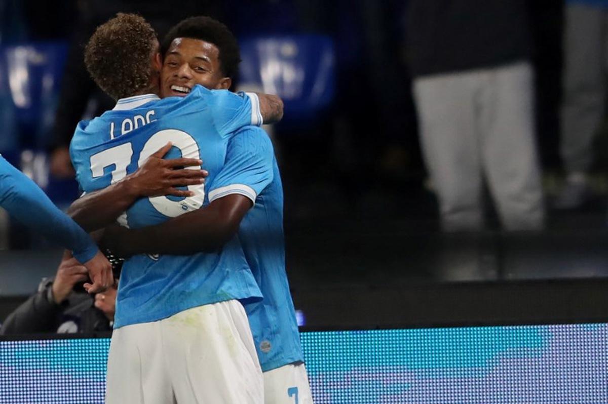Napoli's Brazilian forward #07 David Neres (R) celebrates with a teammate after scoring his team's second goal during the Italian Serie A football match between SSC Napoli and Atalanta BC at the Diego Armando Maradona Stadium in Naples, on November 22, 2025. CARLO HERMANN / AFP