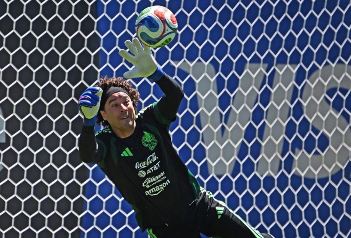 Mexico's football team goalkeeper Guillermo Ochoa stops a ball during a training session in Mexico City on May 15, 2026. CARL DE SOUZA / AFP