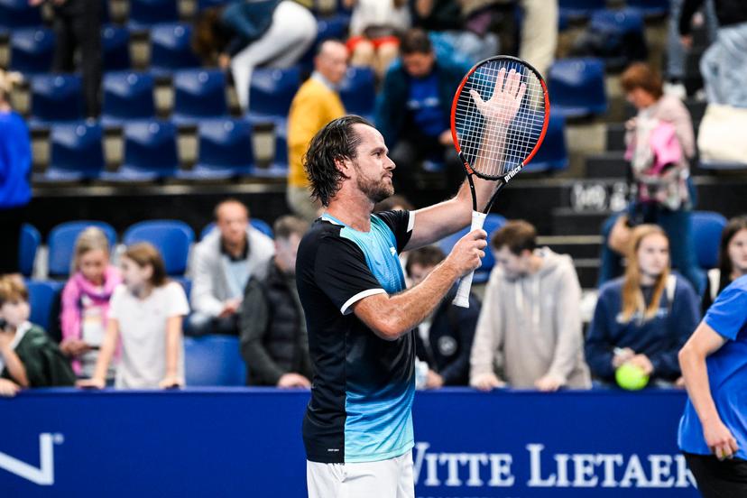 Belgian Xavier Malisse thanks the fans after the men's doubles quarter finals match between Belgian-Argentinian pair Malisse-Schwartzman and Dutch pair Griekspoor - Van de Zandschulp at the European Open Tennis ATP tournament, in Antwerp, Thursday 20 October 2022. BELGA PHOTO TOM GOYVAERTS