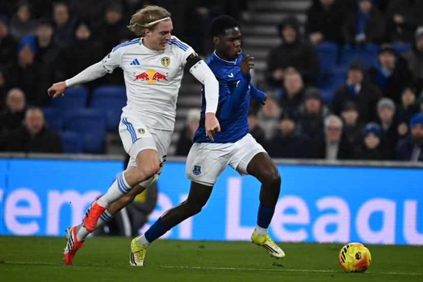 Leeds United's Belgian defender #23 Sebastiaan Bornauw (L) vies with Everton's French striker #11 Thierno Barry (R) during the English Premier League football match between Everton and Leeds United at Hill Dickinson Stadium in Liverpool, north west England on January 26, 2026. Paul ELLIS / AFP