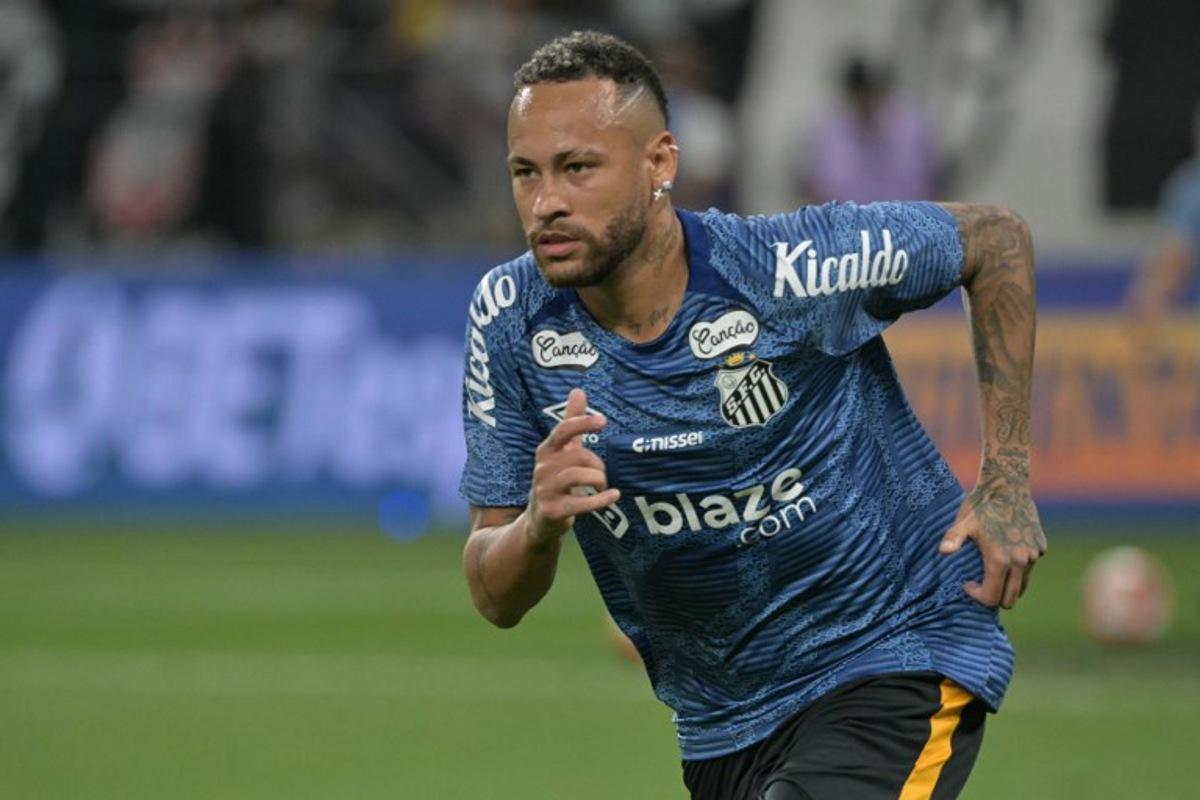 Santos' forward #10 Neymar warms up before the Campeonato Paulista A1 football match between Corinthians and Santos at Arena Corinthians in Sao Paulo on February 12, 2025. NELSON ALMEIDA / AFP