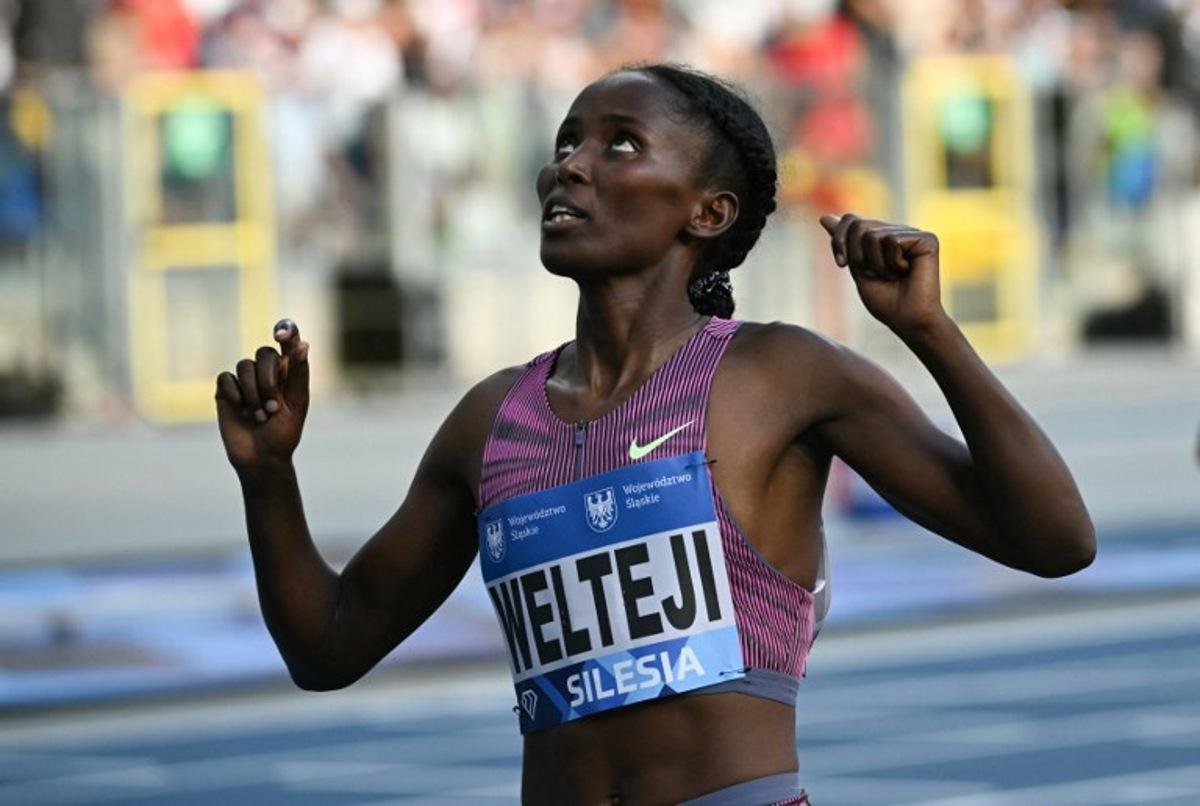 Ethiopia's Diribe Welteji celebrates winning the women's 1500m event of the Silesia Diamond League athletics meeting in Chorzow, Poland, on August 25, 2024. Sergei GAPON / AFP