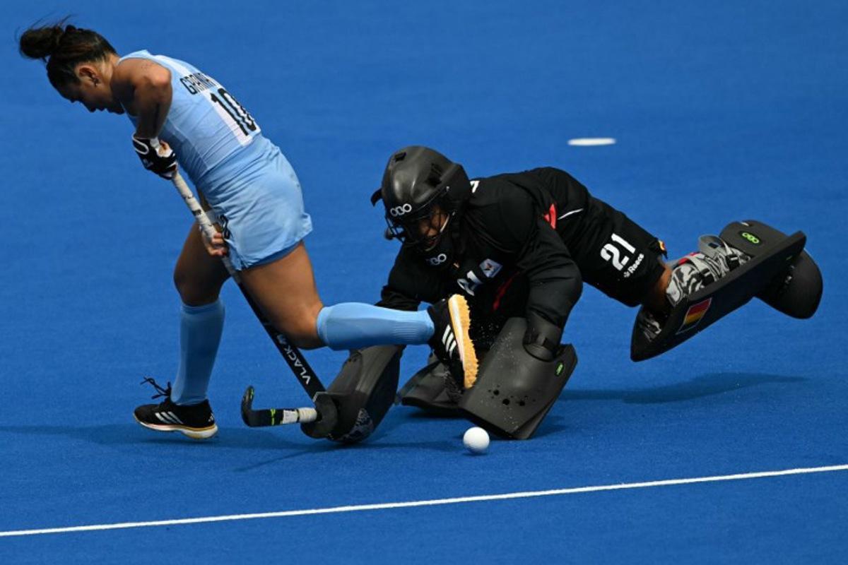 Belgium's goalkeeper #21 Aisling D'Hooghe fights for the ball with Argentina's forward #10 Maria Granatto in the women's bronze medal field hockey match between Argentina and Belgium during the Paris 2024 Olympic Games at the Yves-du-Manoir Stadium in Colombes on August 9, 2024. Arun SANKAR / AFP