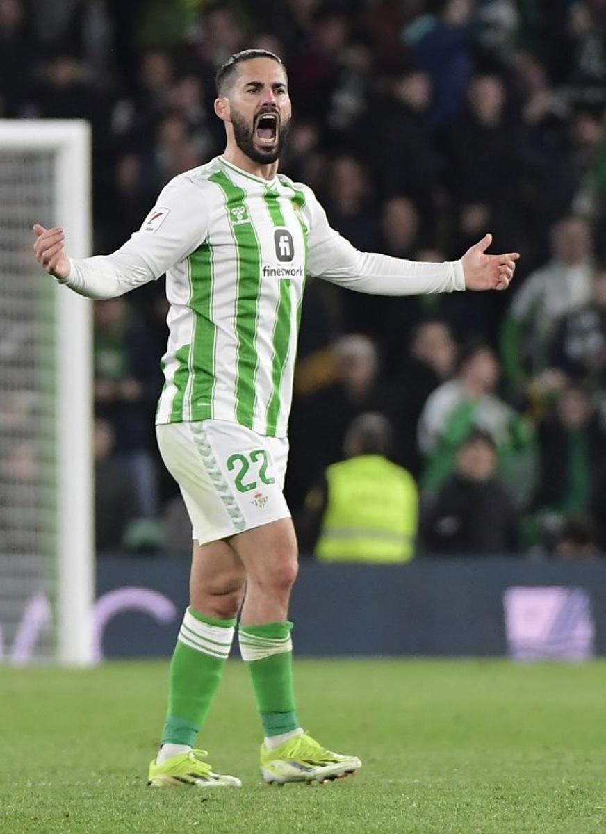 Real Betis' Spanish midfielder #22 Isco celebrates scoring his team's second goal during the Spanish League football match between Real Betis and FC Barcelona at the Benito Villamarin stadium in Seville on January 21, 2024. CRISTINA QUICLER / AFP