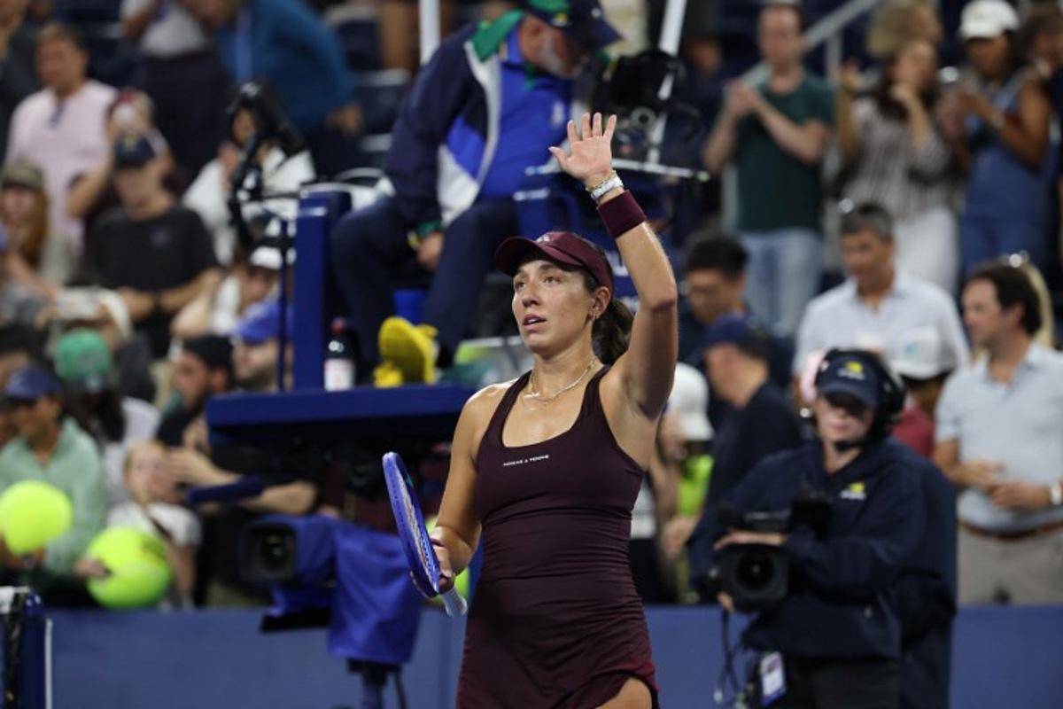 USA's Jessica Pegula waves to the crowd after the women's singles round of 16 tennis match against Romania's Sorana Cirstea on day eight of the US Open tennis tournament at the USTA Billie Jean King National Tennis Center in New York City on September 6, 2026. Leonardo MUNOZ / AFP