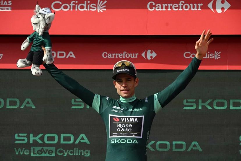 Team Visma-Lease a bike's Belgian rider Wout van Aert celebrates on the podium wearing the points ranking leader's green jersey after the 10th stage of the Vuelta a Espana 2026 cycling tour, a 184,7 km race between Alcaraz and Elche de la Sierra, on September 1, 2026. JOSE JORDAN / AFP