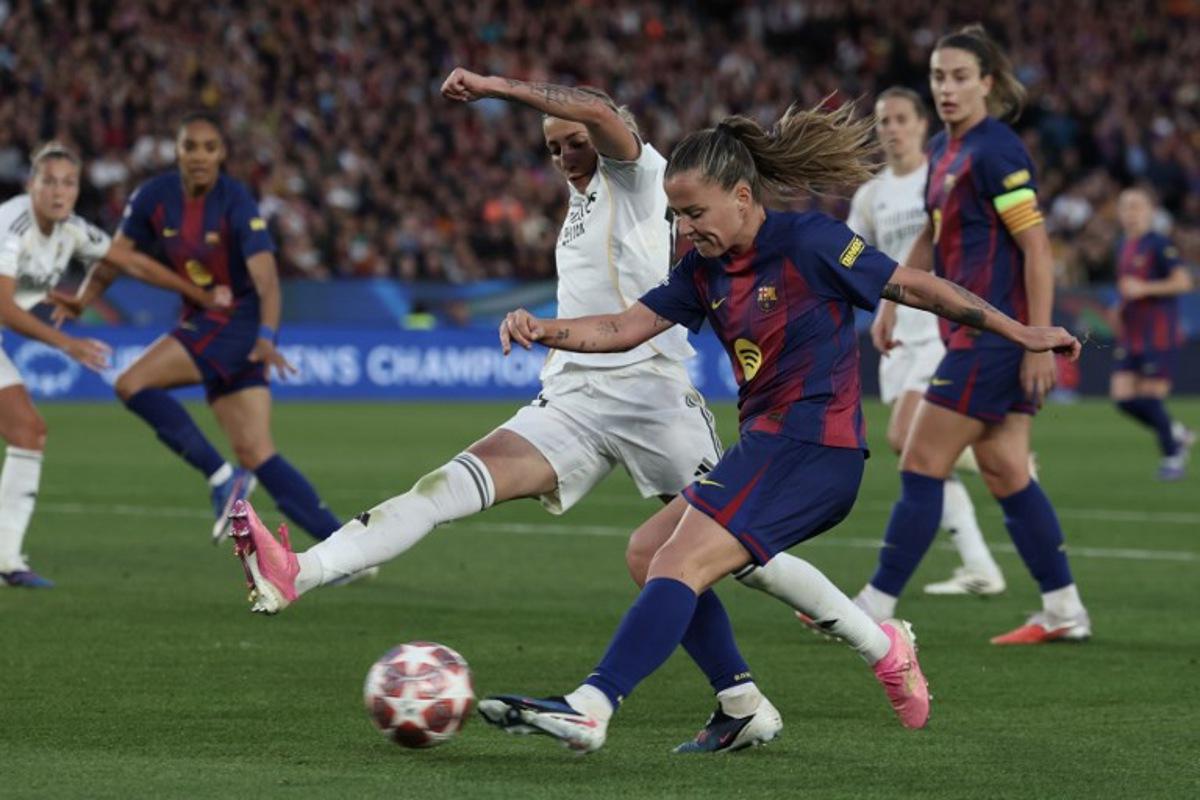 Barcelona's Spanish forward #09 Claudia Pina (R) shoots challenged by Real Madrid's Spanish defender #15 Sheila Garcia during the UEFA Women's Champions League quarter final second leg football match between FC Barcelona and Real Madrid CF at the Camp Nou stadium in Barcelona on April 2, 2026. Lluis GENE / AFP