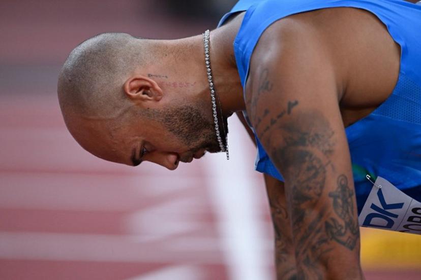 Italy's athlete Lamont Marcell Jacobs takes his position at the start line of the men's 100m heats during the World Athletics Championships in Tokyo on September 13, 2025. Kirill KUDRYAVTSEV / AFP