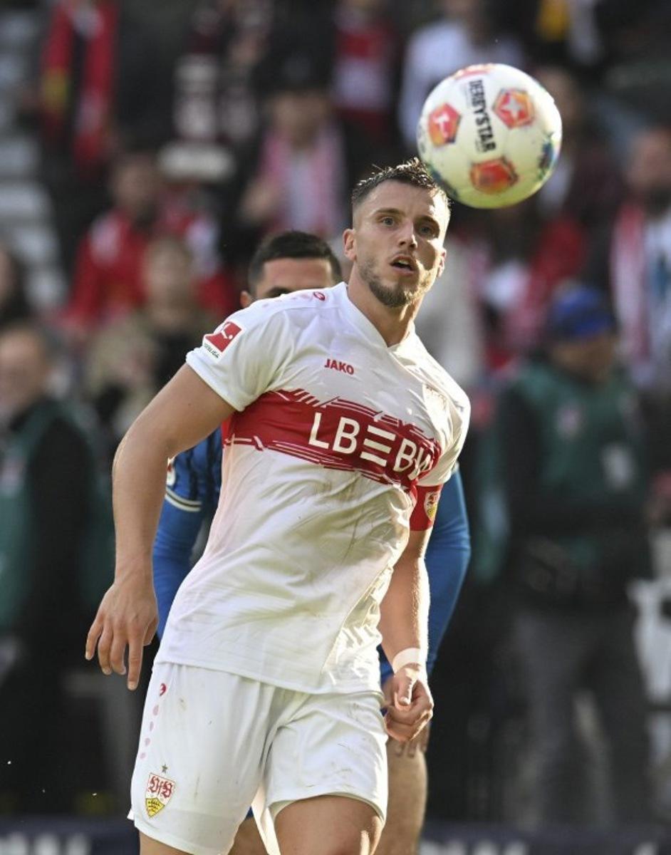 Stuttgart's Bosnian forward #09 Ermedin Demirovic controls the ball during the German first division Bundesliga football match VfB Stuttgart v 1 FC Heidenheim in Stuttgart, southwestern Germany on October 5, 2025. THOMAS KIENZLE / AFP