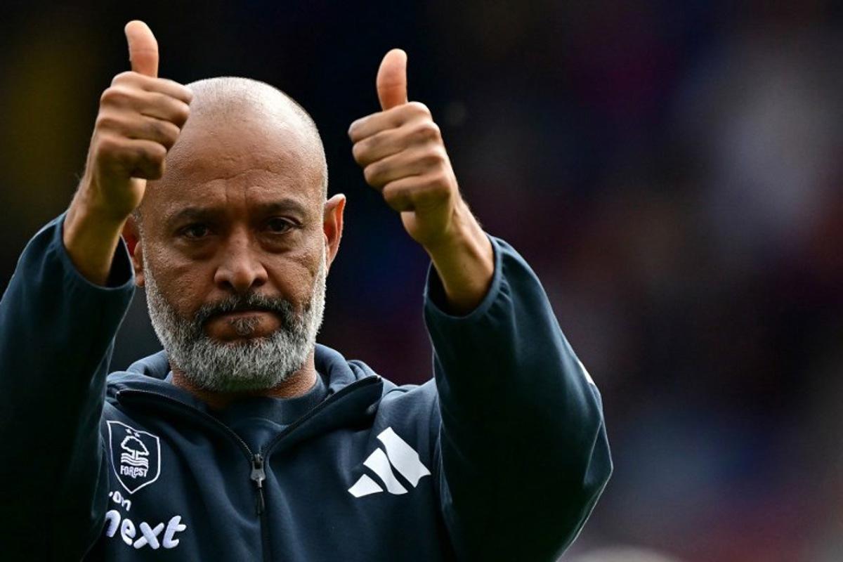 Nottingham Forest's Portuguese manager Nuno Espirito Santo makes the thumbs-up gesture to the fans after the English Premier League football match between Crystal Palace and Nottingham Forest at Selhurst Park in south London on August 24, 2025. Ben STANSALL / AFP
