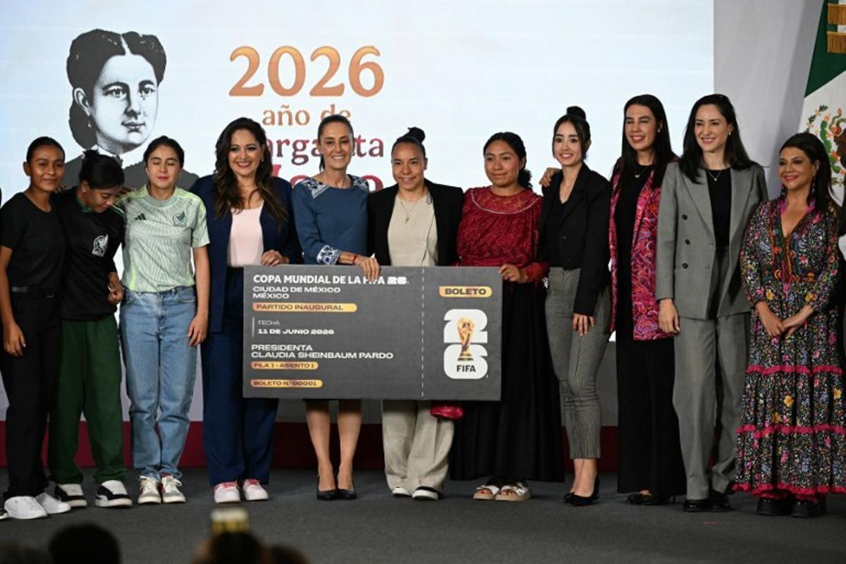 Mexico's President Claudia Sheinbaum (C) poses with the contest winners alongside Mexico City Mayor Clara Brugada (R) and other guests during the awards ceremony of the "Represent Mexico at the World Cup Opening" contest, launched in March, at the National Palace in Mexico City on May 29, 2026. YURI CORTEZ / AFP