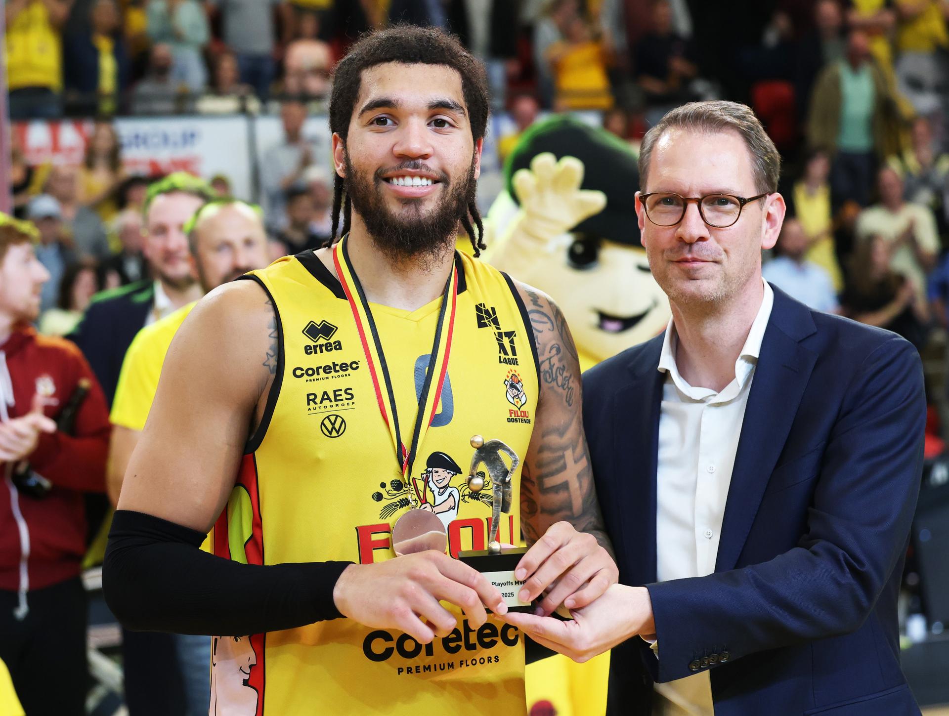 Oostende's Timmy Allen celebrates after winning the Belgian BNXT championship, Saturday 07 June 2025 in Oostende. BC Oostende defeats Kangoeroes Mechelen 100-76 in the fourth game of the best-of-5 finals in the playoffs of the 'BNXT League' Belgian/ Dutch first division basket championship. BELGA PHOTO KURT DESPLENTER