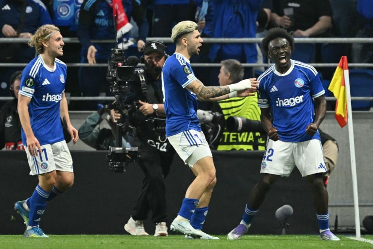 Strasbourg's Ivorian forward #42 Abdoul Ouattara (R) celebrates after scoring Strasbourg's second goal during the UEFA Europa Conference League quarter-final second leg football match between RC Strasbourg Alsace and Mainz 05 at the Stade de La Meinau in Strasbourg, eastern France, on April 16, 2026. SEBASTIEN BOZON / AFP