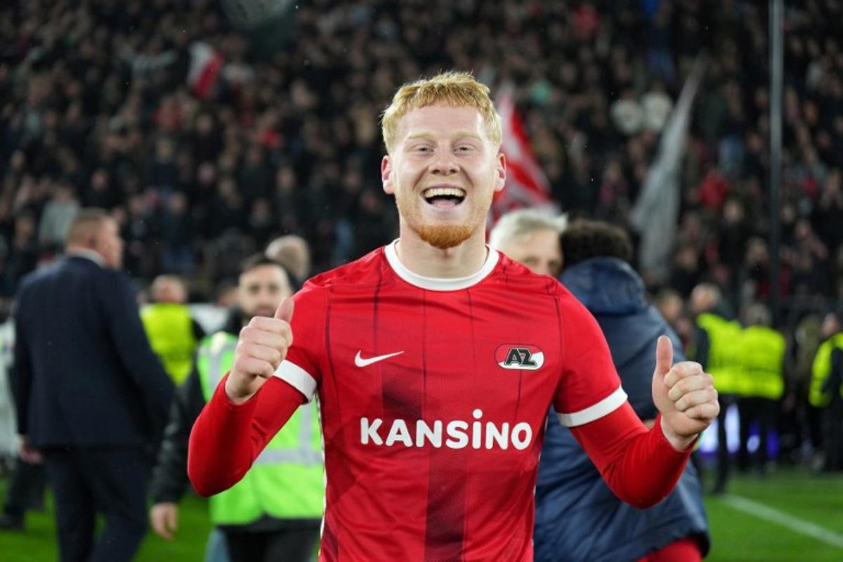 AZ Alkmaar's Dutch forward Mexx Meerdink reacts at the end of the UEFA Conference League quarter-final second-leg football match between AZ Alkmaar amnd RSC Anderlecht at AZ Stadium in Alkmaar on April 20, 2023. Ed van de Pol / ANP / AFP