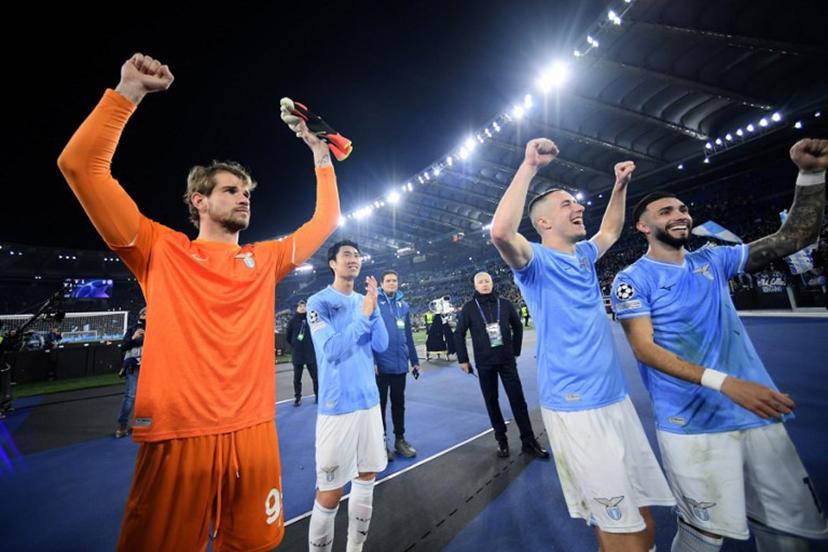 Lazio's Italian goalkeeper #94 Ivan Provedel (L) celebrates with teammates after winning 1-0 the UEFA Champions League last 16 first leg between Lazio and Bayern Munich at the Olympic stadium on February 14, 2024 in Rome. Filippo MONTEFORTE / AFP