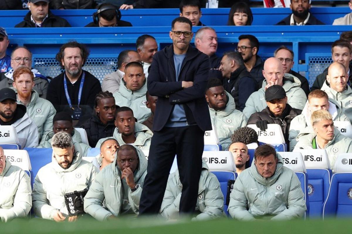 Chelsea's English head coach Liam Rosenior watches his team during the English Premier League football match between Chelsea and Manchester City at Stamford Bridge in London on April 12, 2026. Adrian Dennis / AFP