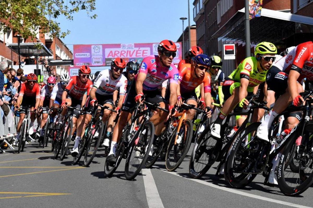 Team Lotto Soudal's Belgian rider Philippe Gilbert (C) passes the finish line in a peleton during the 6th stage of the 4 days cycling stage race of Dunkirk, on May 8, 2022 between Ardres and Dunkerque. FRANCOIS LO PRESTI / AFP