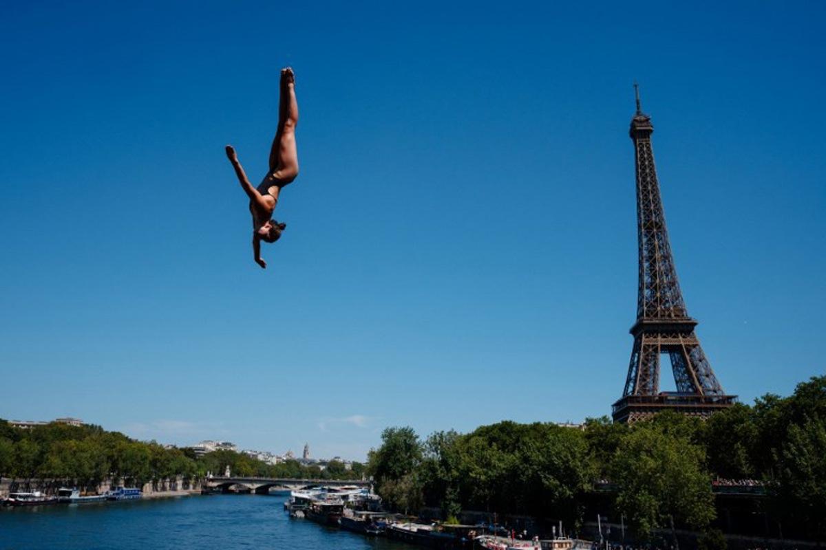 Germany's diver Maike Elena Halbisch competes in round 1 of the women's 20m high diving event during the LEN European Aquatics Championships, alongside the Seine River, with the Eiffel Tower in background, in Paris on August 7, 2026. Dimitar DILKOFF / AFP