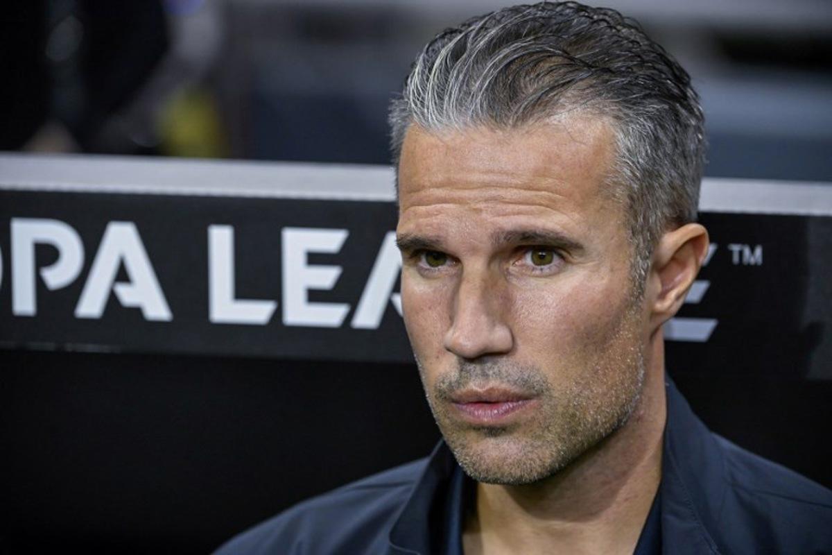 Feyenoord's Dutch coach Robin van Persie looks on before the UEFA Europa League 1st round day 1 football match between SC Braga and Feyenoord at the Municipal stadium of Braga on September 24, 2025. Miguel RIOPA / AFP