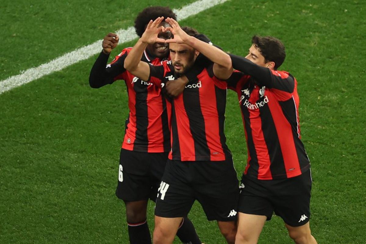 Nice's Belgian midfielder #24 Charles Vanhoutte (C) celebrates after scoring a first goal during the UEFA Europa League, football match between Nice and Go Ahead Eagles at the Grand Stade de Nice stadium, on January 22, 2026. Valery HACHE / AFP