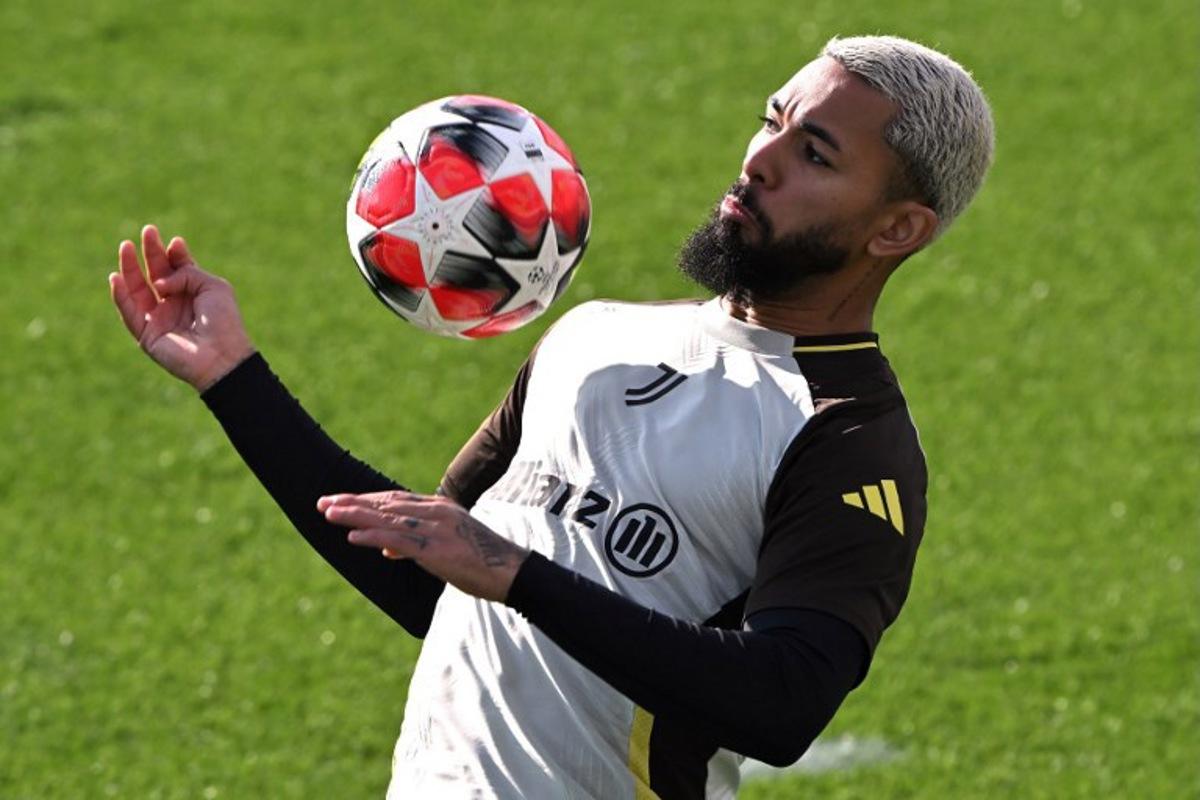 Juventus' Brazilian midfielder #26 Douglas Luiz takes part in a training session at JTC Continassa in Turin on January 28, 2025, on the eve of the UEFA Champions League match Juventus vs SL Benfica. MARCO BERTORELLO / AFP