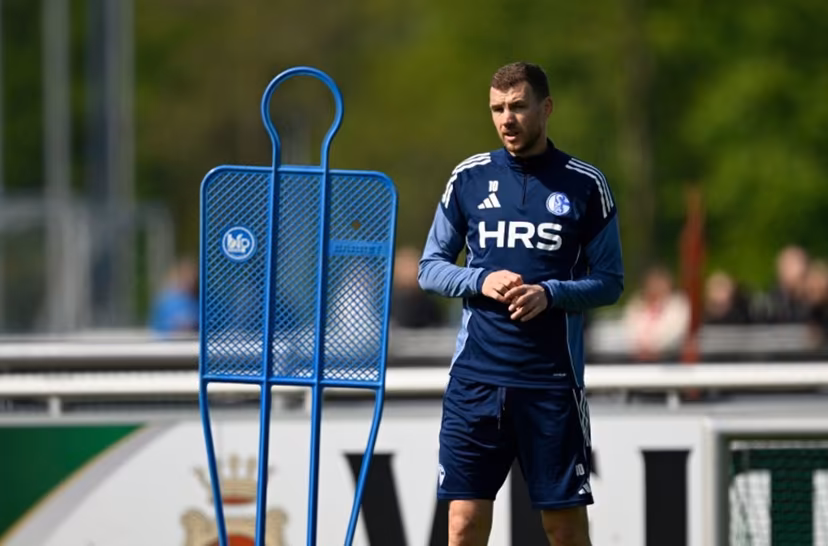 FC Schalke's Bosnian forward Edin Dzeko attends a training session at the training grounds of German Bundesliga second football division soccer club FC Schalke 04 in Gelsenkirchen, western Germany, on April 24, 2026. Ina FASSBENDER / AFP