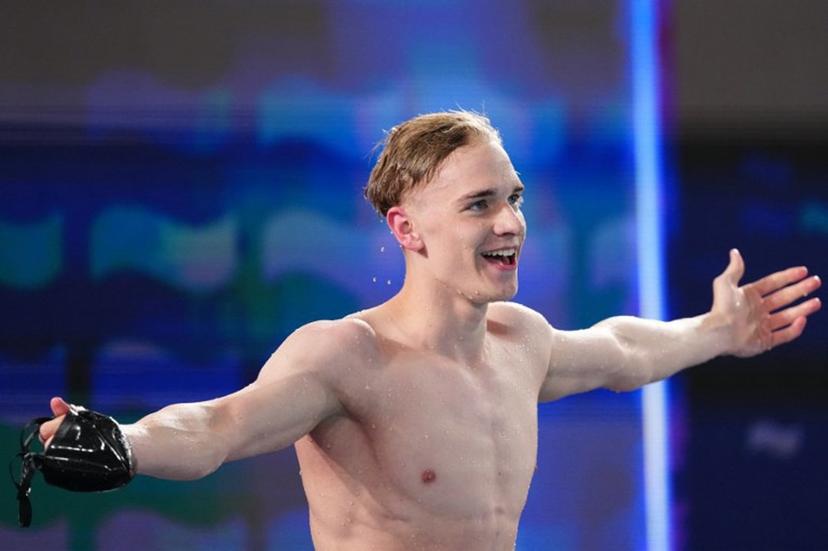Germany's Johannes Liebmann celebrates winning the final of the men's 800m freestyle swimming event during the LEN European Aquatics Championships at the Olympic Aquatic Centre in Saint-Denis, northern suburbs of Paris, on August 12, 2026. SEBASTIEN BOZON / AFP
