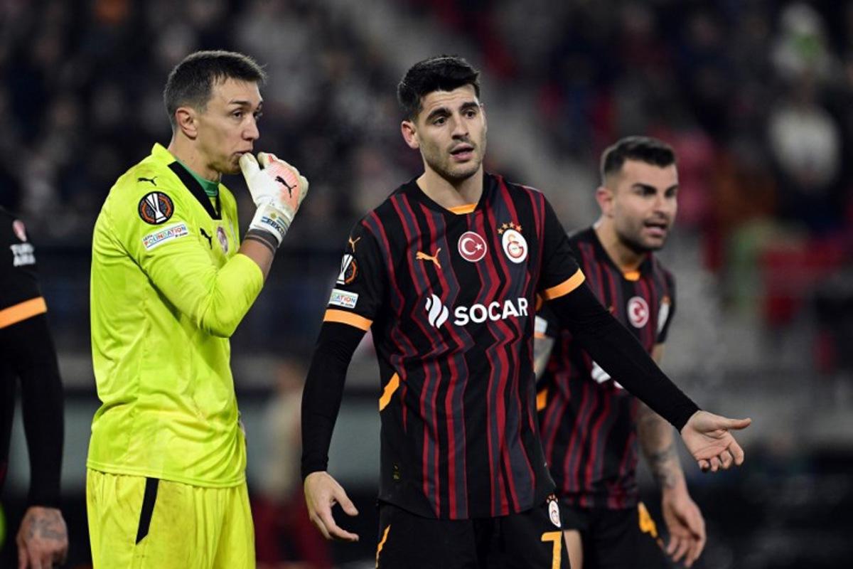 Galatasaray's Uruguayan goalkeeper #01 Fernando Muslera (L) speaks with Galatasaray's Spanish #77 Alvaro Morata during the UEFA Europa League knockout phase play-off 1st leg football match between AZ Alkmaar and Galatasaray SK at AFAS stadium in Alkmaar, on February 13, 2025. Olaf Kraak / ANP / AFP