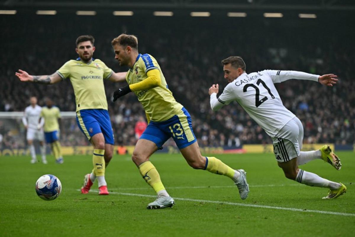 Fulham's Belgian defender #21 Timothy Castagne (R) chases Southampton's Brazilian midfielder #13 Leo Scienza (C) during the English FA Cup fifth round football match between Fulham and Southampton at Craven Cottage in London on March 8, 2026. Glyn KIRK / AFP