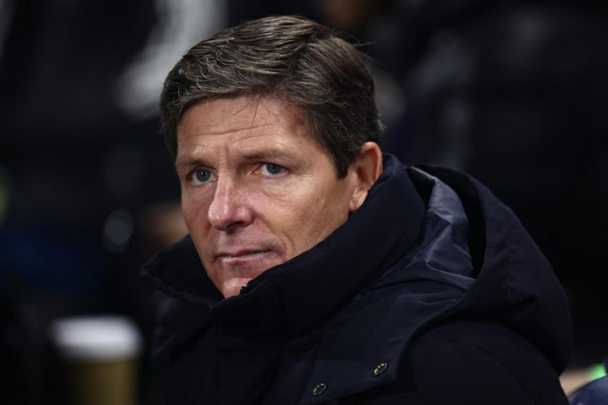 Crystal Palace's Austrian manager Oliver Glasner arrives for the English Premier League football match between Fulham and Crystal Palace at Craven Cottage in London on December 7, 2025. HENRY NICHOLLS / AFP
