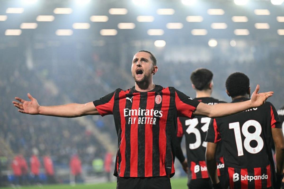 AC Milan's French midfielder #12 Adrien Rabiot celebrates scoring his team's second goal during the Italian Serie A football match between Como and AC Milan at Giuseppe Sinigaglia stadium in Como, on January 15, 2026. Stefano RELLANDINI / AFP
