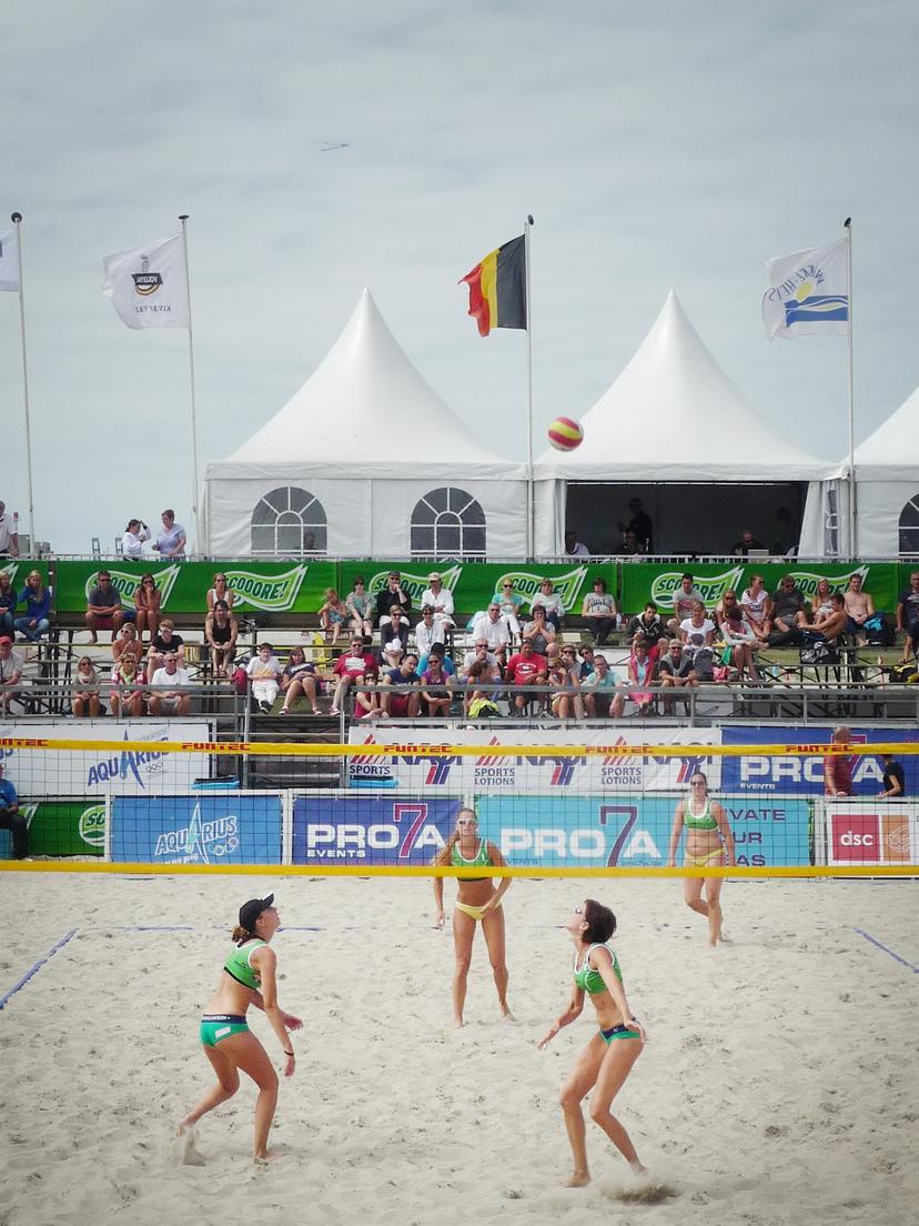 SMARTPHONE PICTURE - BEST QUALITY AVAILABLE 20130811 - KNOKKE-HEIST, BELGIUM: Illustration picture shows the finals of the Pro7a Belgian Beachvolley Championship at the beach by the Heldenplein in Knokke-Heist, Sunday 11 August 2013. The finals take place from Friday 9 August until Sunday 11 August 2013. BELGA PHOTO ANITA DESCHEEMAEKER