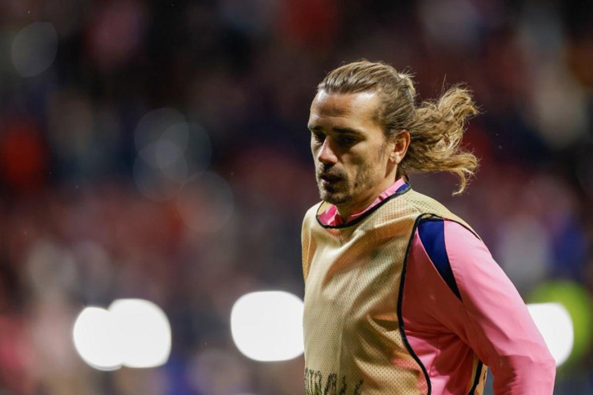Atletico Madrid's French forward #07 Antoine Griezmann warms up before the UEFA Champions League Round of 16 second leg football match between Club Atletico de Madrid and Real Madrid CF at the Metropolitano stadium in Madrid on March 12, 2025. Oscar DEL POZO CAÑAS / AFP