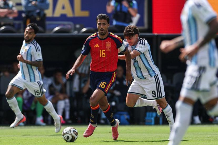 Spain's midfielder #16 Rodri and Argentina's forward #09 Julian Alvarez fight for the ball during the 2026 World Cup football tournament final match between Spain and Argentina at the New York/New Jersey Stadium in East Rutherford on July 19, 2026. PATRICIA DE MELO MOREIRA / AFP