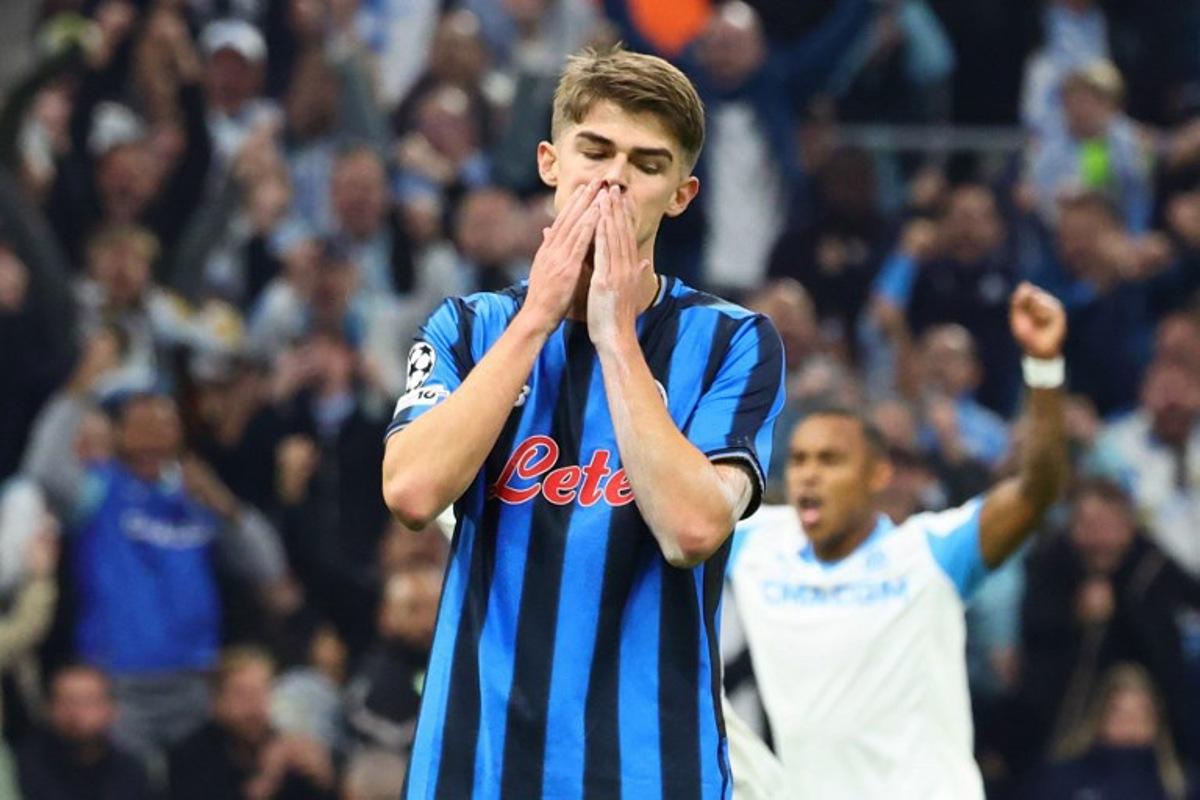 Atalanta's Belgian forward #17 Charles De Ketelaere reacts after missing a penalty kick during the UEFA Champions League, league phase day 4, football match between Olympique de Marseille (OM) and Atalanta Bergame at the Velodrome stadium, in Marseille on November 5, 2025. Clement MAHOUDEAU / AFP