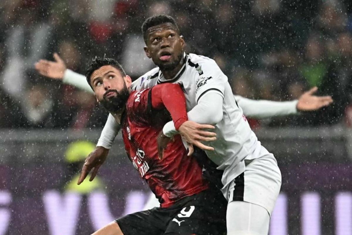 AC Milan's French forward #09 Olivier Giroud (L) fights for the ball with Udinese's Belgian defender #27 Christian Kabasele during the Italian Serie A football match between AC Milan and Udinese at San Siro stadium in Milan, on November 04, 2023. GABRIEL BOUYS / AFP