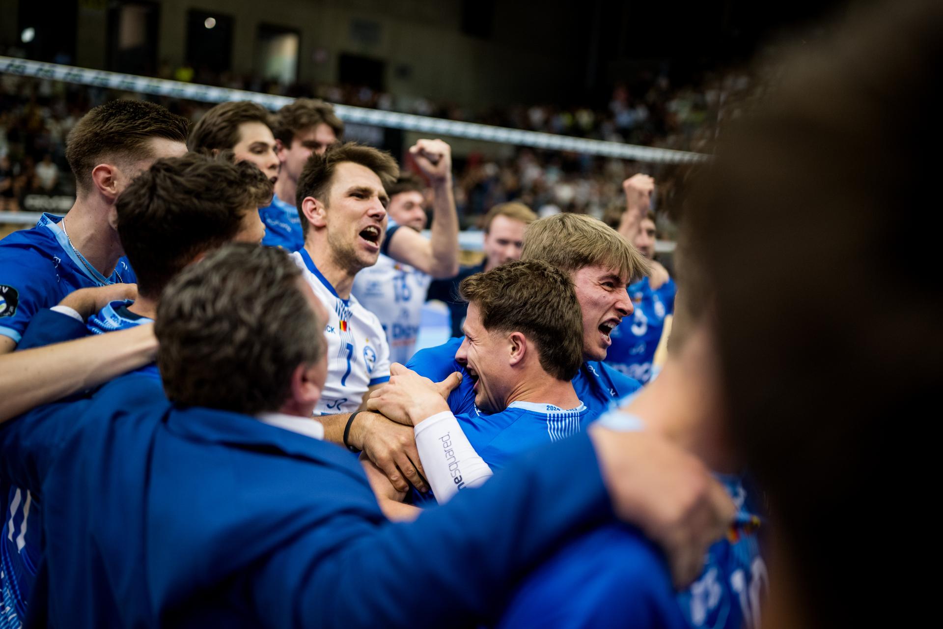 Roeselare's players celebrate after winning the match between Haasrode Leuven and Roeselare, a Play-off Final (4th game, best-of-5) game in the Lotto Volley League Men, Tuesday 13 May 2025 in Leuven. BELGA PHOTO JASPER JACOBS