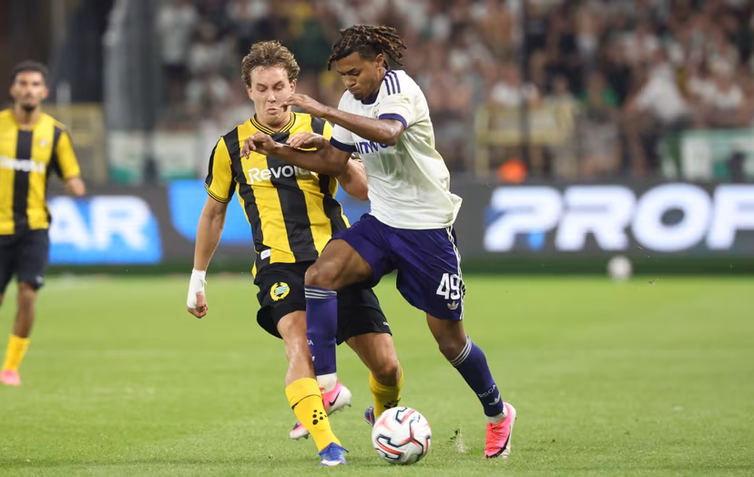 Hammarby's Hampus Skoglund and Anderlecht's Jayden Onia-Seke fight for the ball during a soccer game between Belgian RSC Anderlecht and Swedish Hammarby IF, Thursday 30 July 2026 in Brussels, the return leg of the second qualifying round for the UEFA Europa League. The first leg ended in a 1-1 draw. BELGA PHOTO VIRGINIE LEFOUR