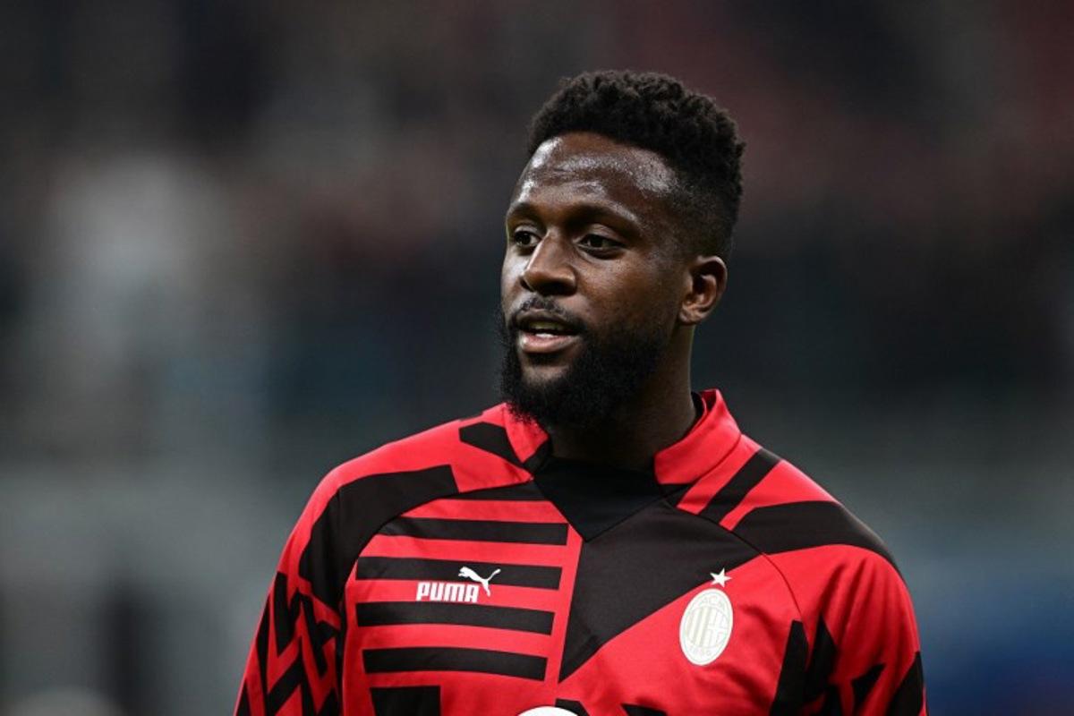 AC Milan's Belgian forward Divock Origi warms up prior to the UEFA Champions League Group E football match between AC Milan and RB Salzburg on November 2, 2022 at the San Siro stadium in Milan. MIGUEL MEDINA / AFP