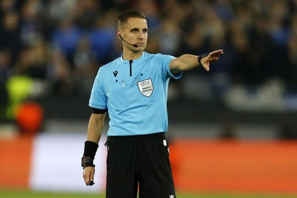 Lithuanian referee Donatas Rumsas gestures during the UEFA Europa League group H football match between West Ham United and Genk at The London Stadium, in east London on October 21, 2021. Ian KINGTON / AFP