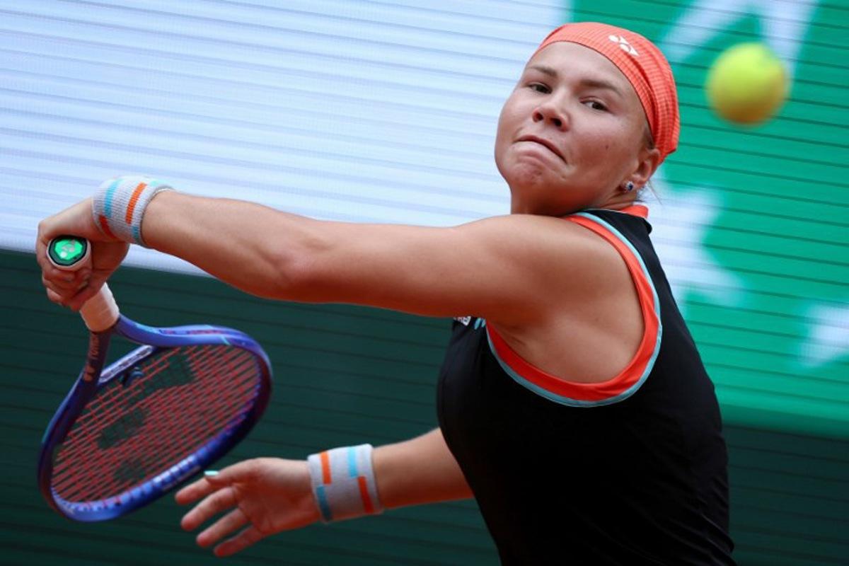 Diana Shnaider plays a forehand return to Aryna Sabalenka during their women's quarter final singles match on day 11 of the French Open tennis tournament on Court Philippe-Chatrier at the Roland-Garros Complex in Paris on June 3, 2026. Alain JOCARD / AFP