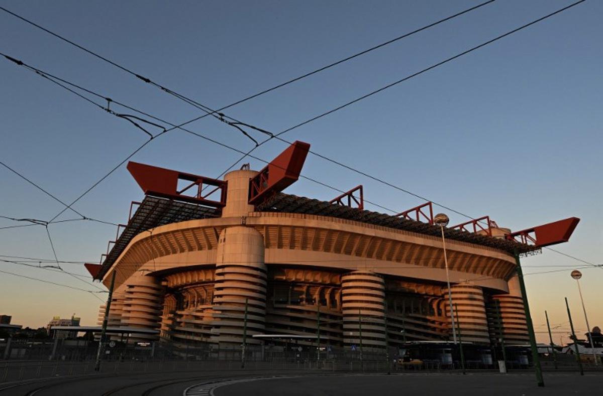 This picture shows the San Siro stadium at the sunset, in Milan, on September 29,2025. The city of Milan approved on September 30, 2025 the sale of the San Siro stadium to the city's two football giants Inter Milan and AC Milan. Stefano RELLANDINI / AFP