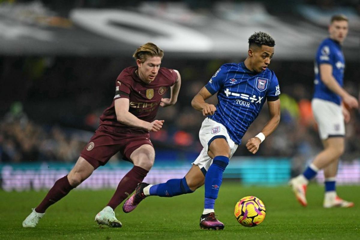 Ipswich Town's Jamaican midfielder #20 Omari Hutchinson (R) runs away from Manchester City's Belgian midfielder #17 Kevin De Bruyne (L) during the English Premier League football match between Ipswich Town and Manchester City at Portman Road in Ipswich, eastern England on January 19, 2025. Ben STANSALL / AFP