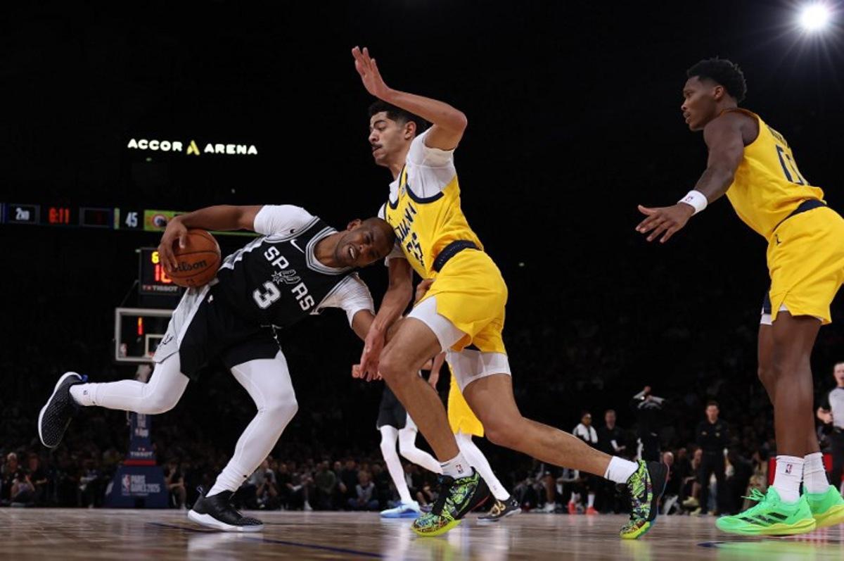 San Antonio Spurs' US guard #03 Chris Paul (L) dribbles the ball as Indiana Pacers' US guard #26 Ben Sheppard (C) defends during the NBA basketball game between the San Antonio Spurs and the Indiana Pacers at the Accor Arena - Palais Omnisports de Paris-Bercy - in Paris on January 25, 2025. FRANCK FIFE / AFP