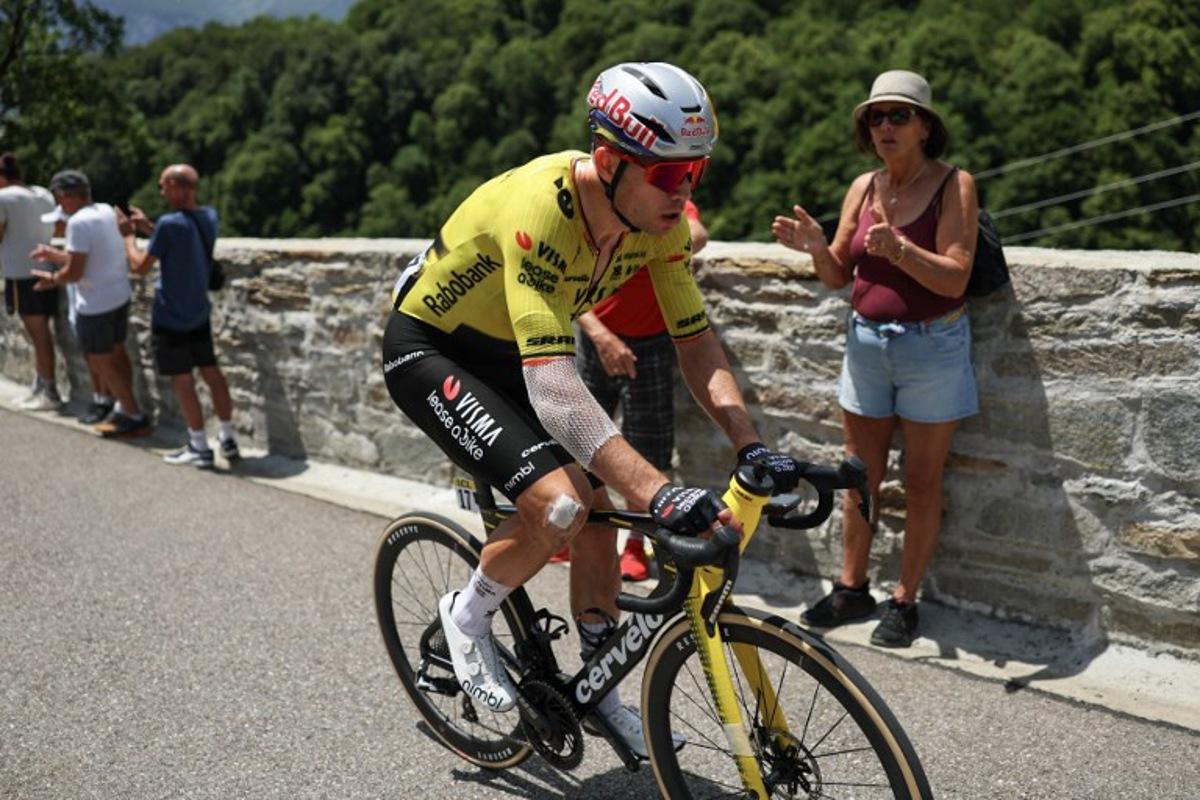 Team Visma | Lease a Bike's Belgian rider Wout Van Aert cycles during the 1st stage of the Tour Auvergne-Rhone-Alpes cycling race (formerly known as the Criterium du Dauphine), 146,2km between Vizille and Saint-Ismier, in the French Alps, on June 7, 2026. Anne-Christine POUJOULAT / AFP